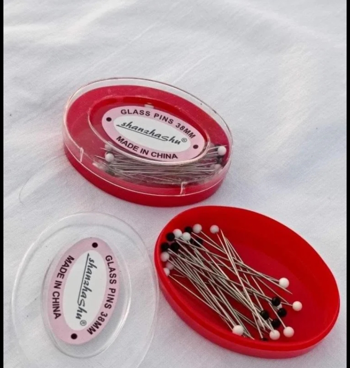 علبه دبوس طرحه طويل